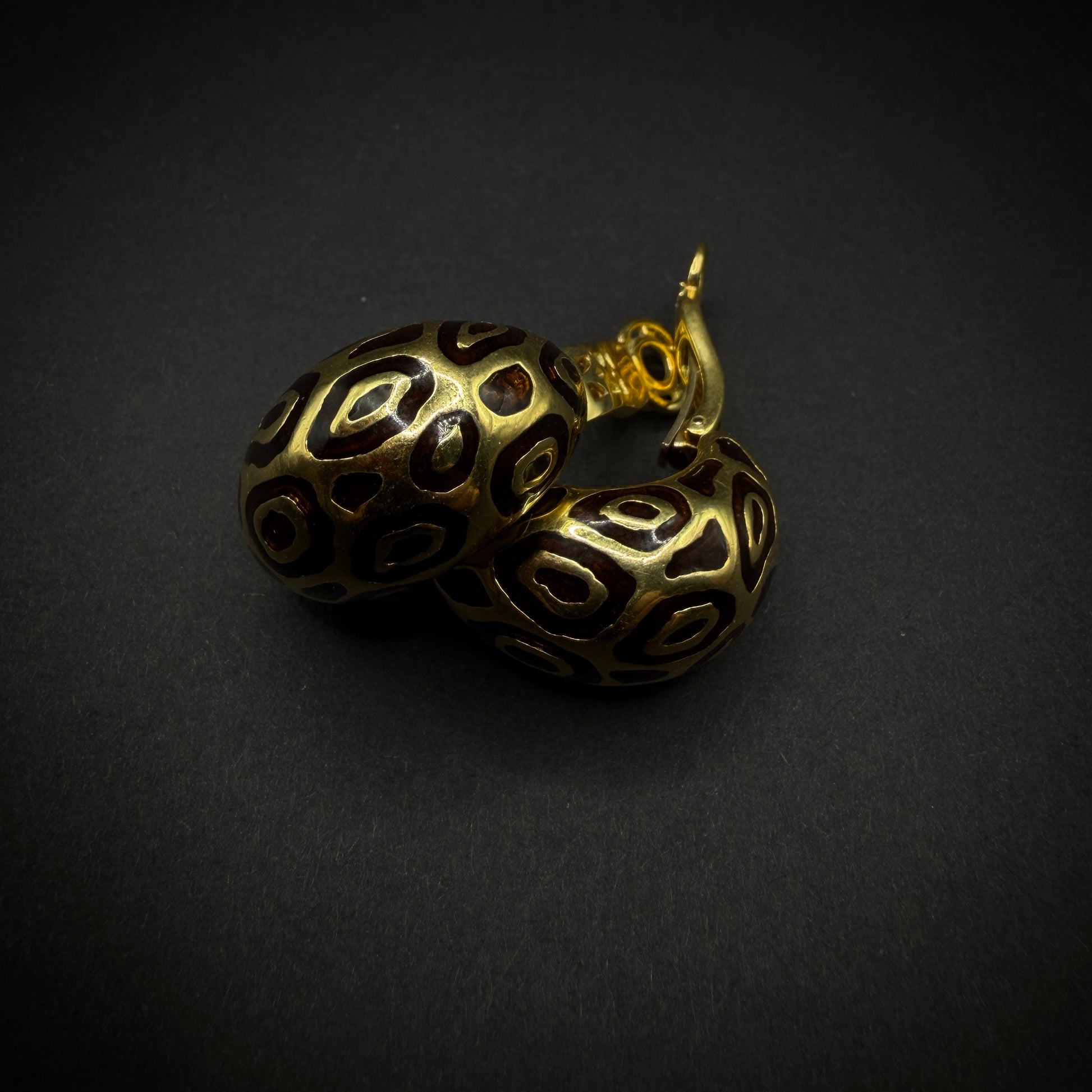 French 1970s “Leopard Pattern“ Enamel Gold Earclips