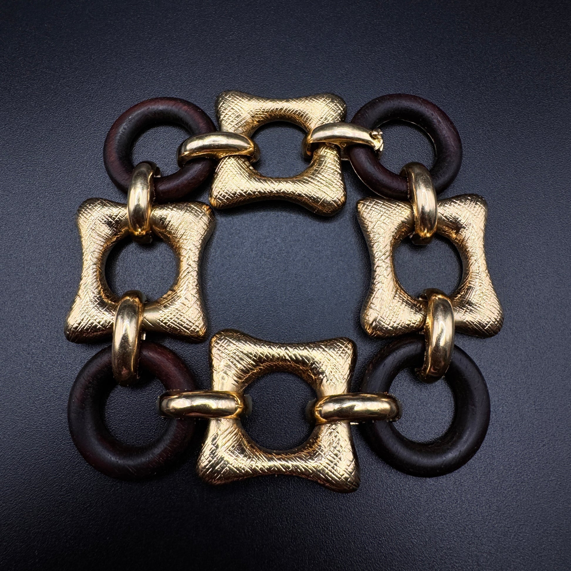 Van Cleef & Arpels 1970s Wood Square Gold Bracelet