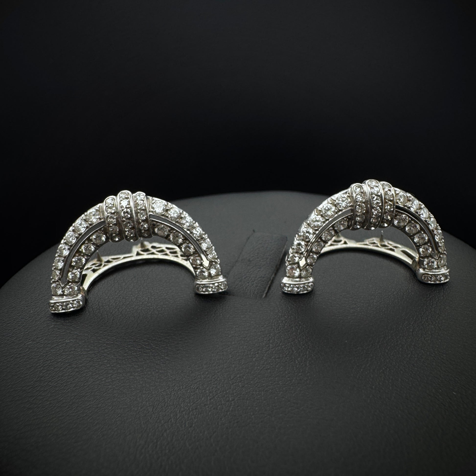 Art Deco "Arrows" Platinum Diamonds Double Clip Brooch