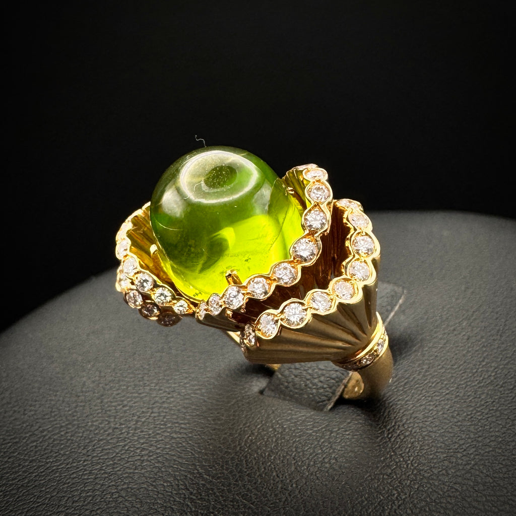 Boucheron "Frou Frou" Peridot & Diamonds Gold Ring