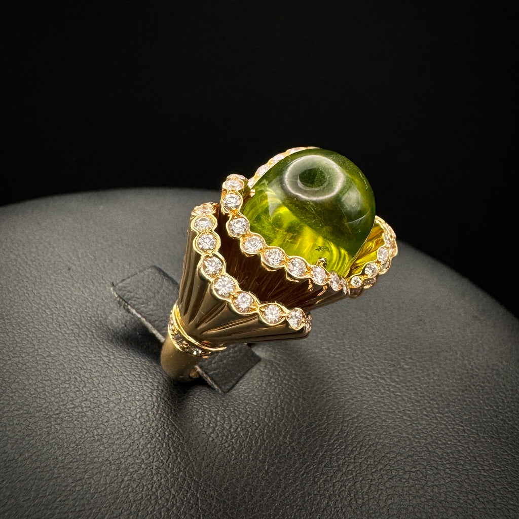 Boucheron "Frou Frou" Peridot & Diamonds Gold Ring