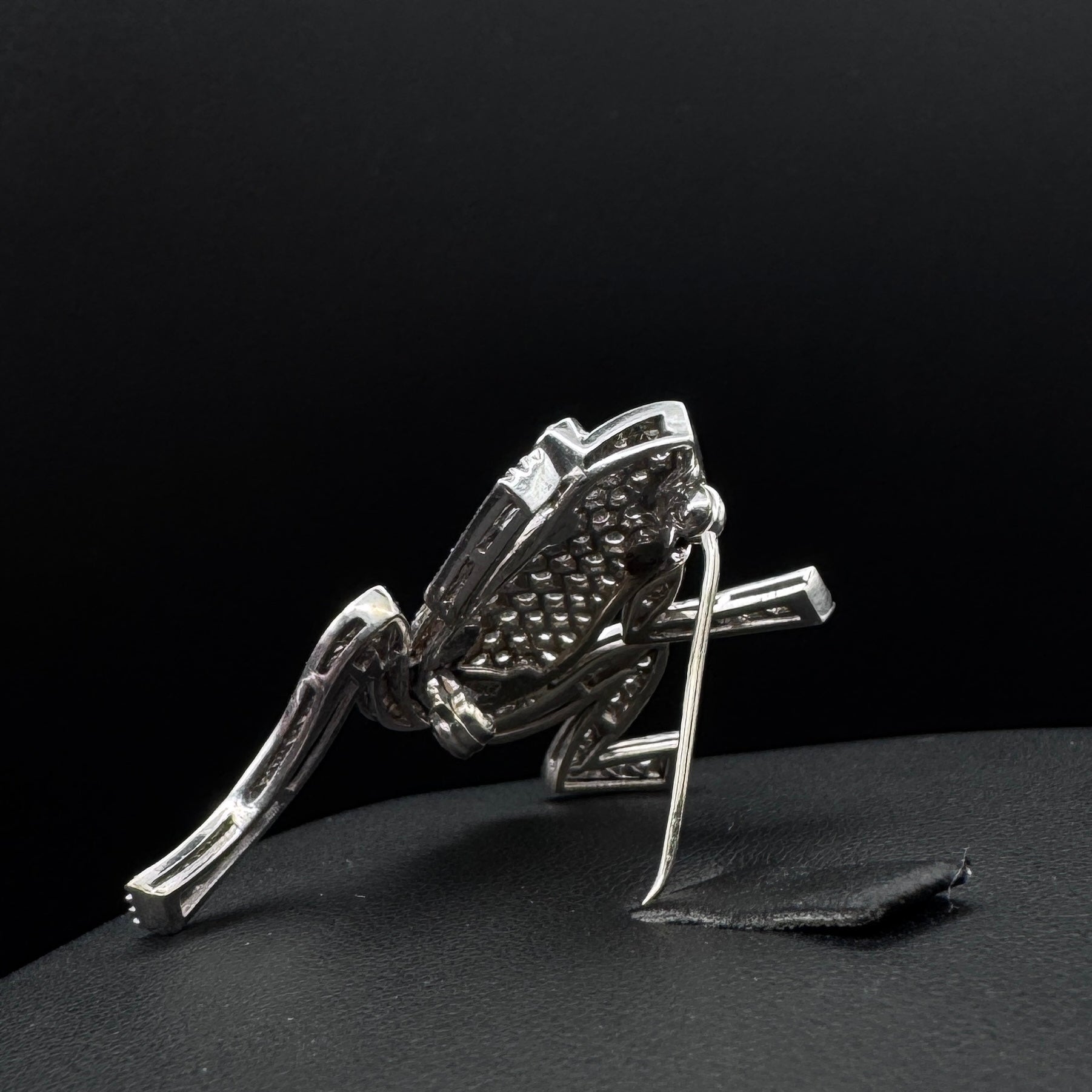 Vintage „Frog“ Diamonds Movable White Gold Brooch