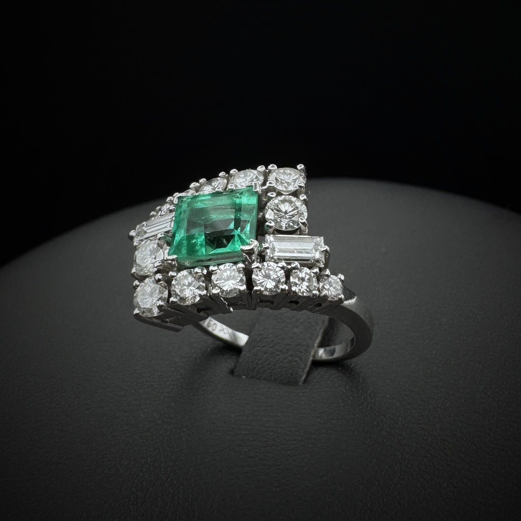 Vintage Emerald & Diamonds White Gold Ring