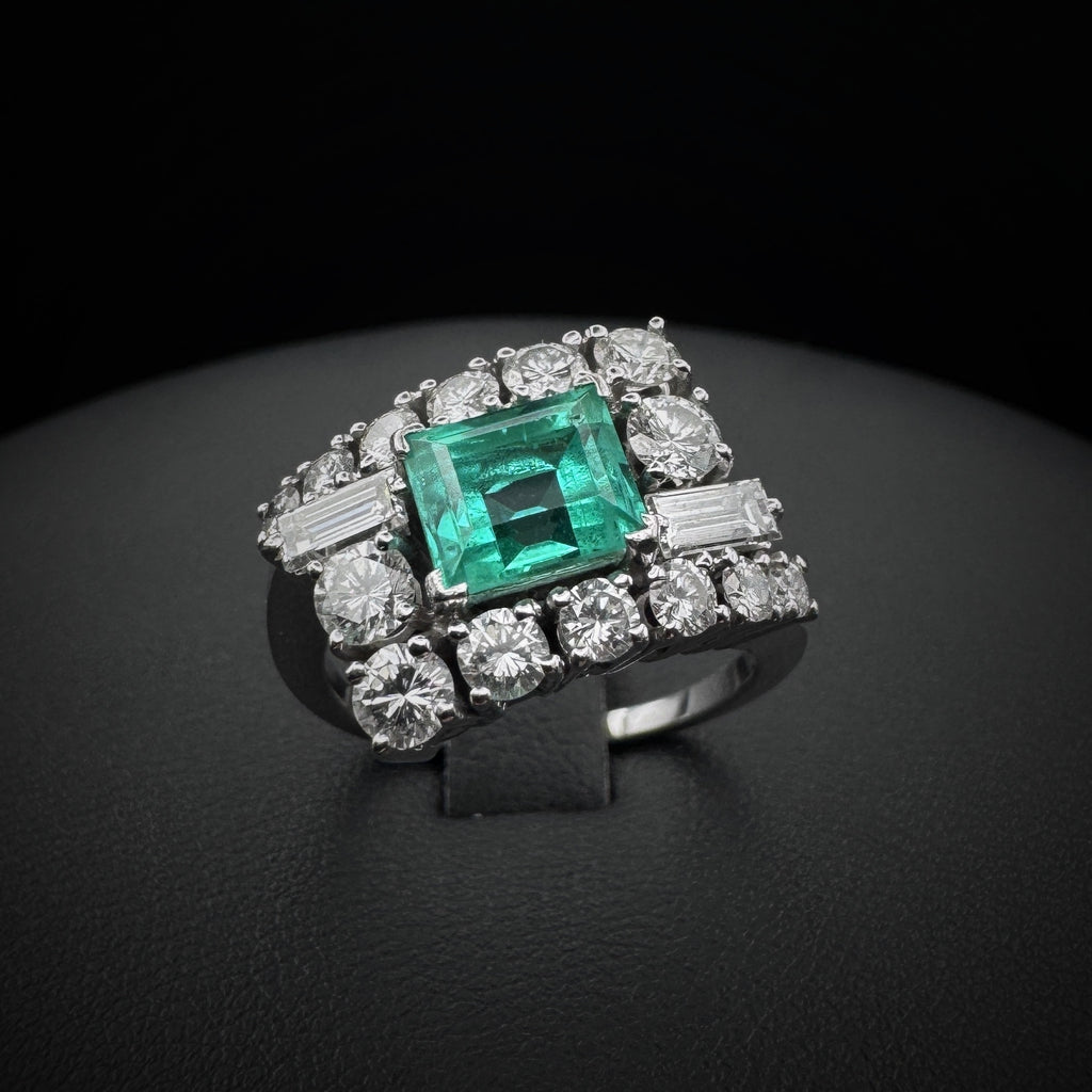 Vintage Emerald & Diamonds White Gold Ring