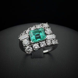 Vintage Emerald & Diamonds White Gold Ring