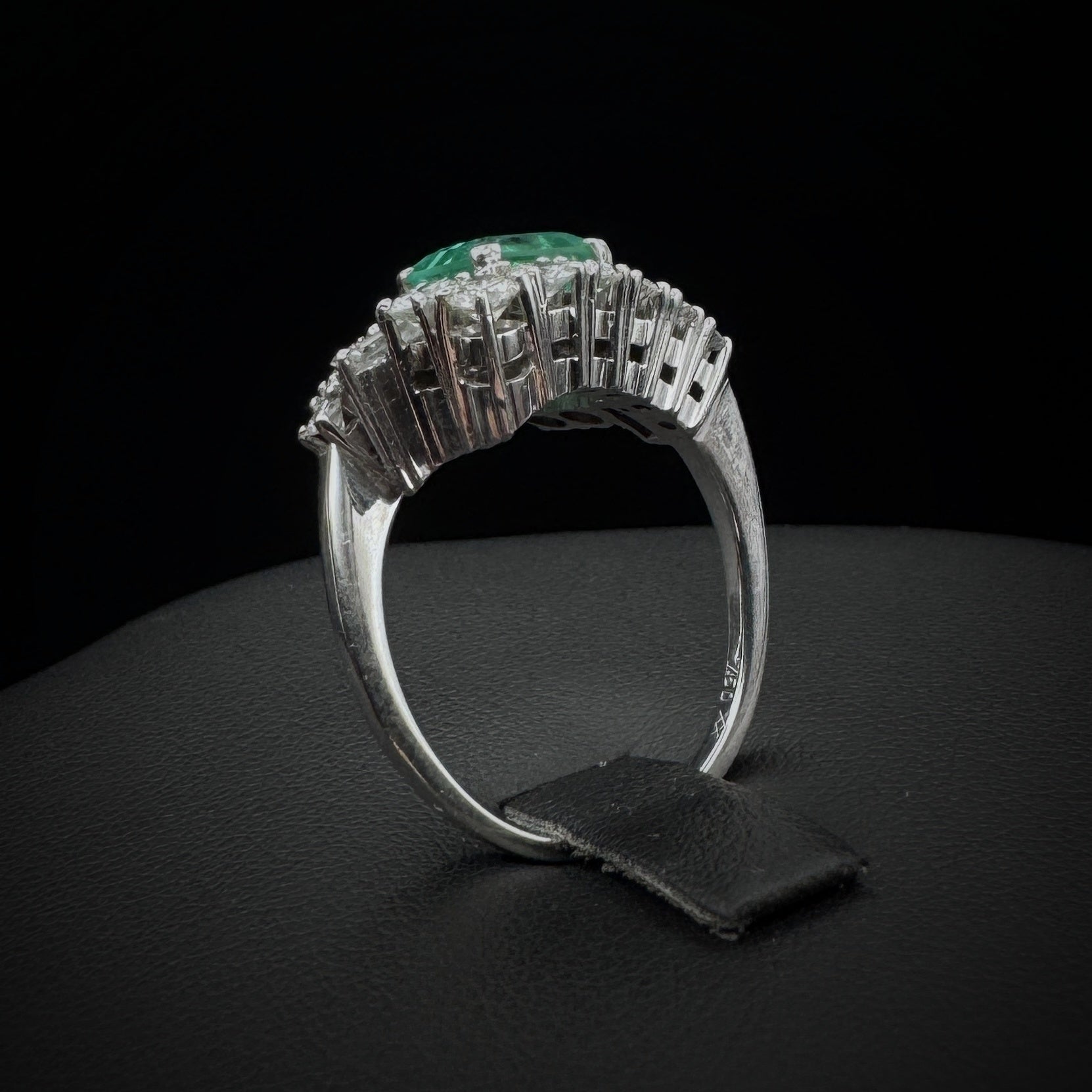 Vintage Emerald & Diamonds White Gold Ring
