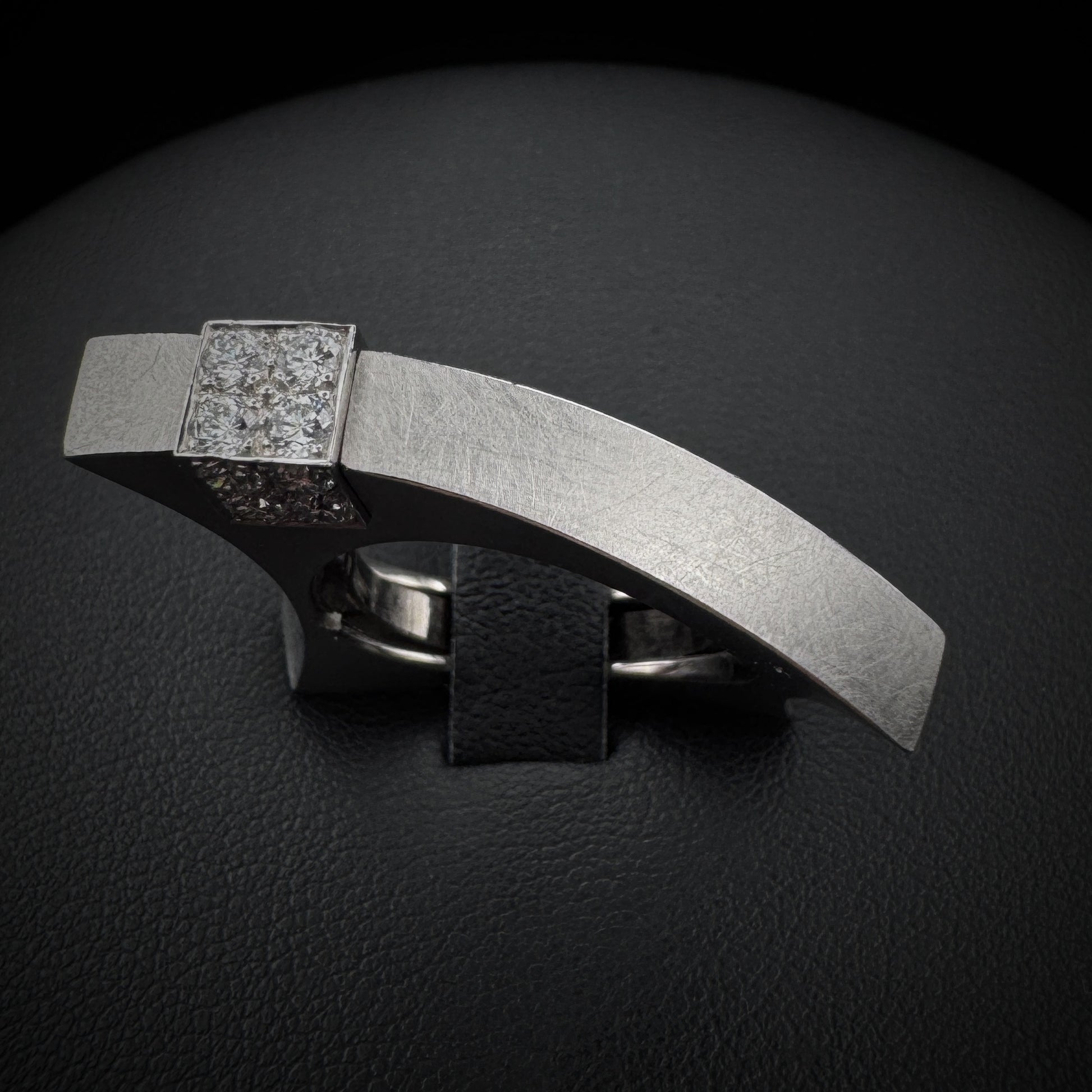 Vintage "Sculptural" Diamonds Gold Ring