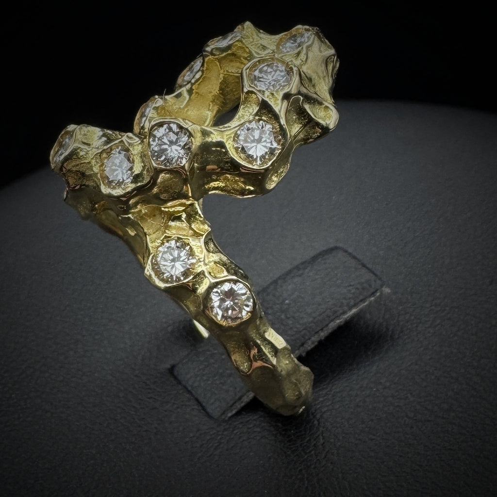 Boucheron 1970s "Circle" Diamonds Ring