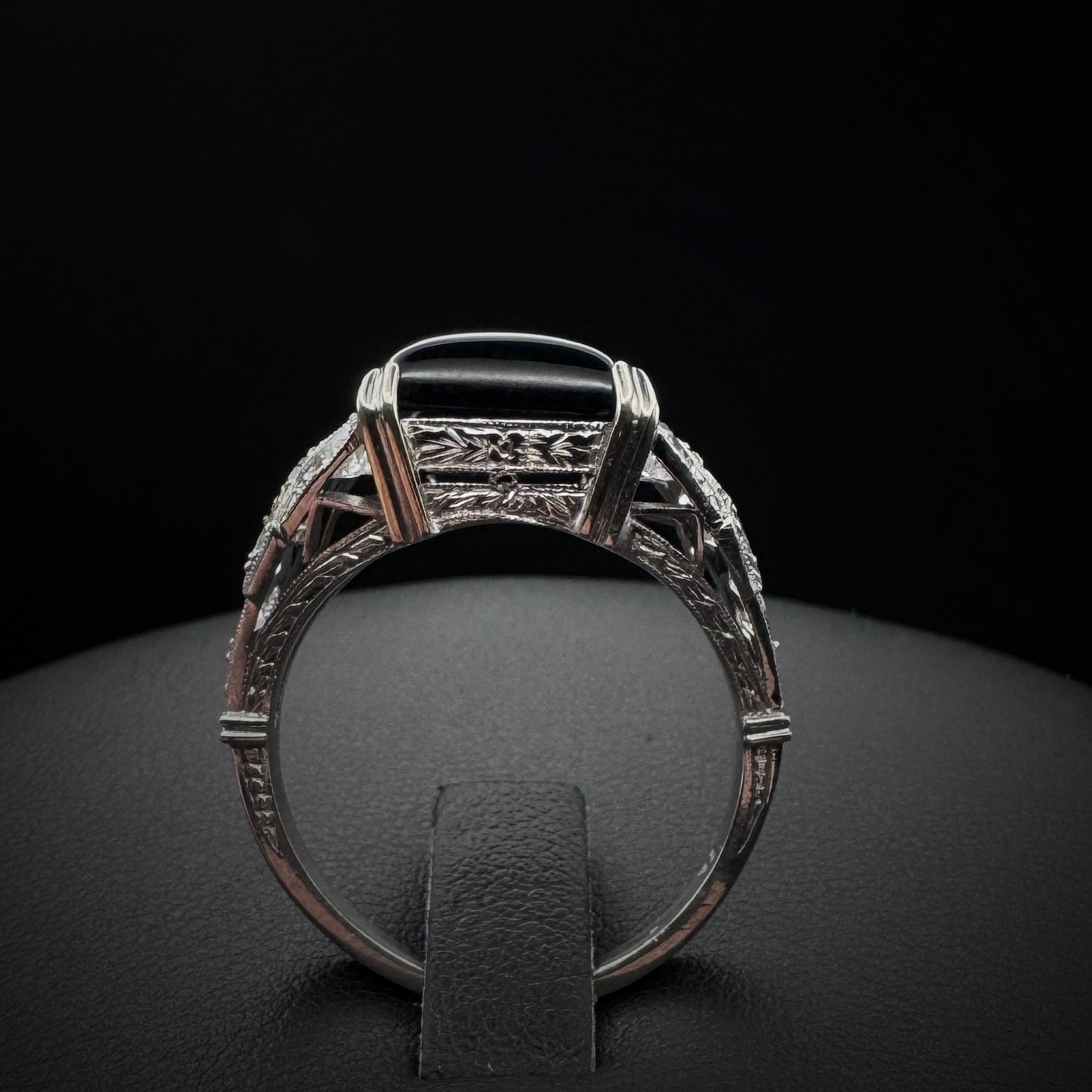 Art Deco Onyx & Diamonds Men´s Platinum Ring