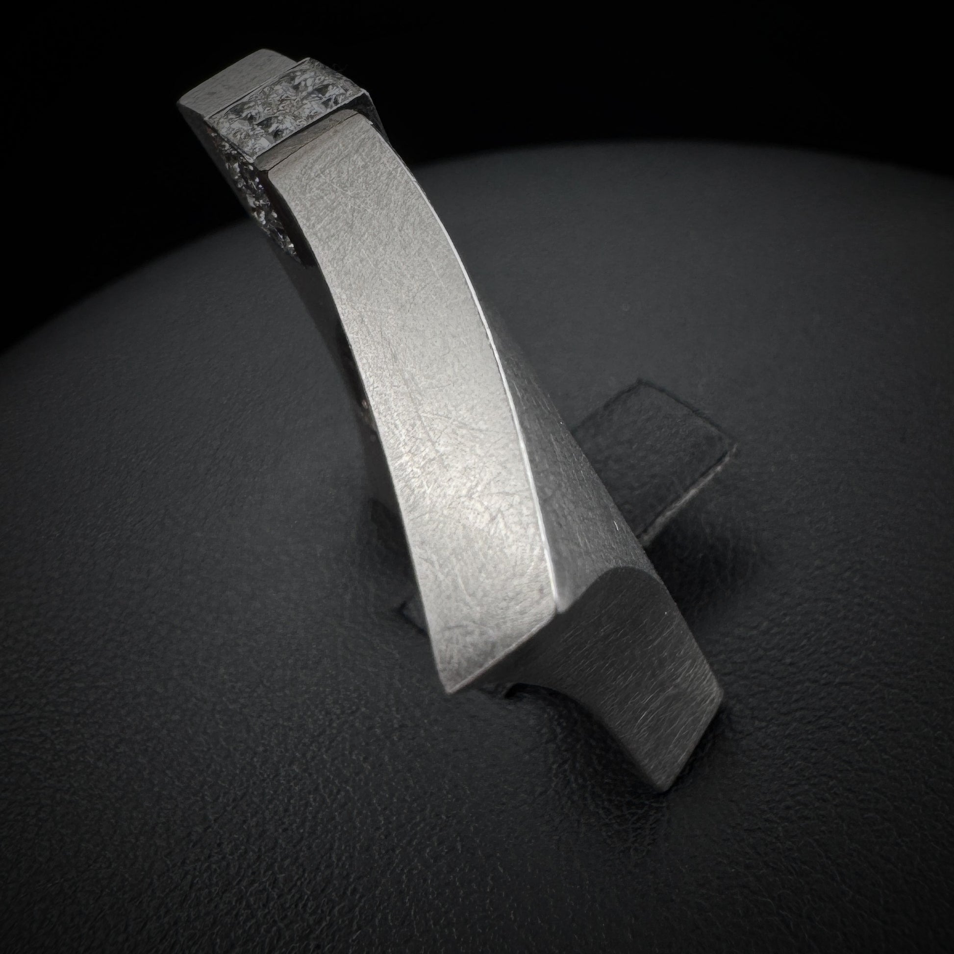 Vintage "Sculptural" Diamonds Gold Ring