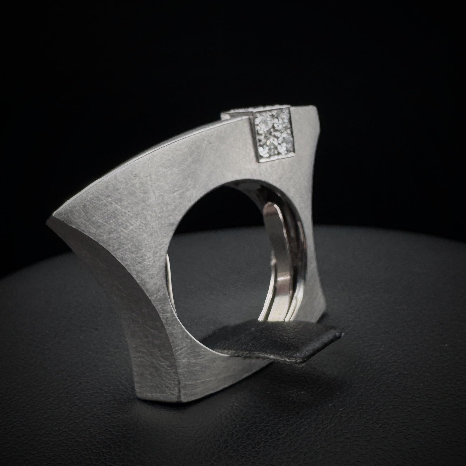 Vintage "Sculptural" Diamonds Gold Ring