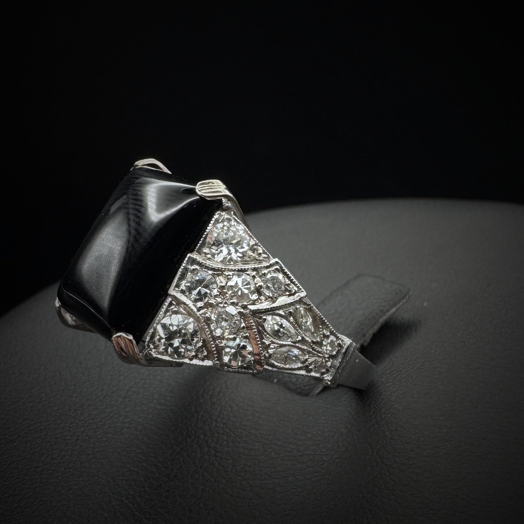 Art Deco Onyx & Diamonds Men´s Platinum Ring