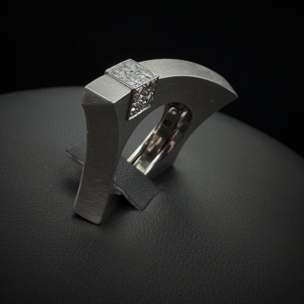 Vintage "Sculptural" Diamonds Gold Ring