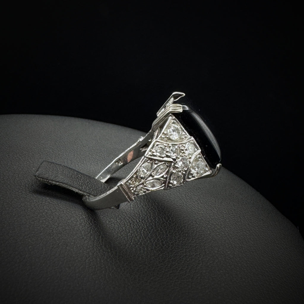 Art Deco Onyx & Diamonds Men´s Platinum Ring