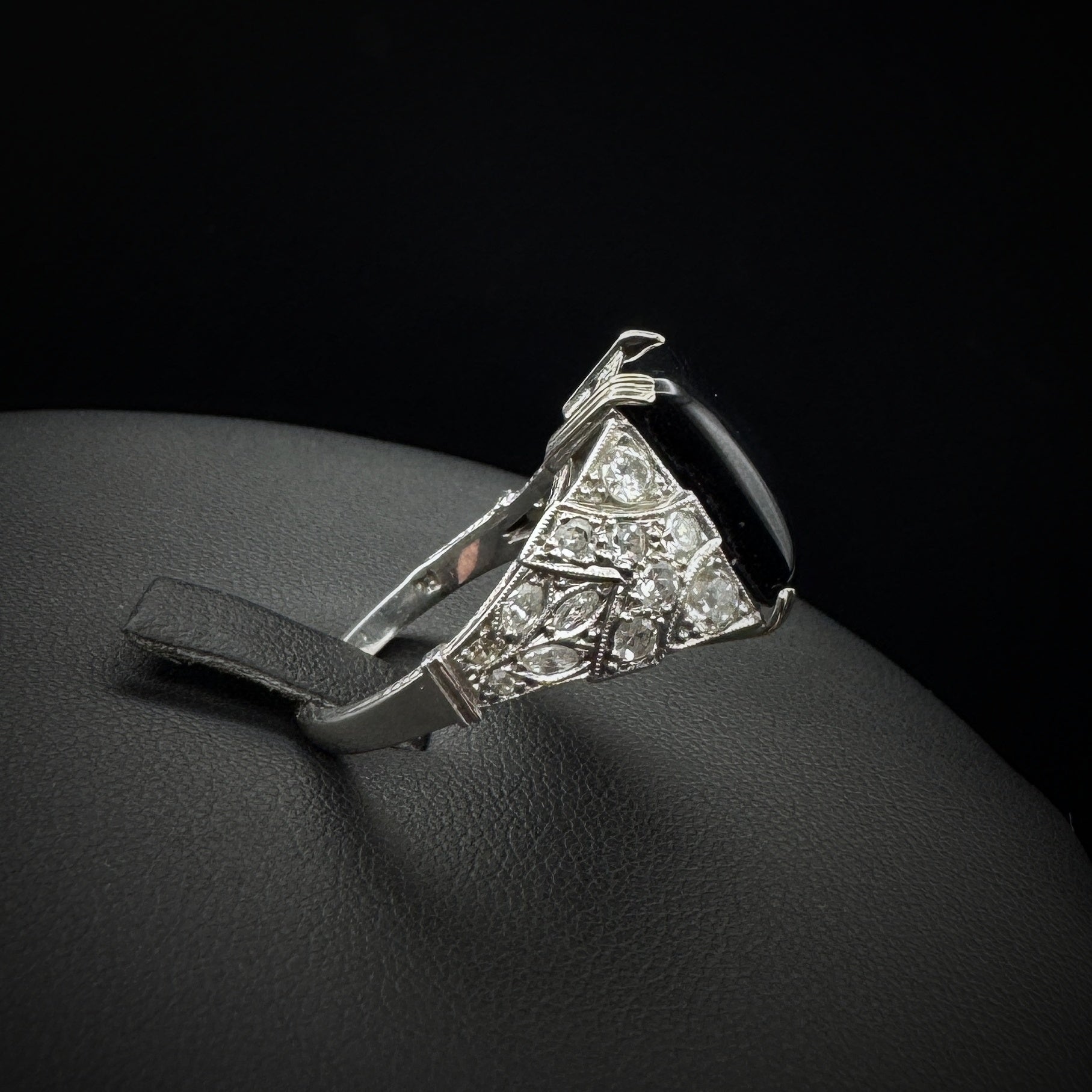 Art Deco Onyx & Diamonds Men´s Platinum Ring